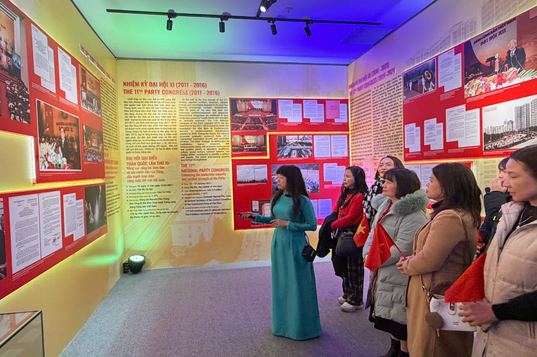 Chi bộ Trường Tiểu học Thanh Xuân Nam tổ chức thành công  sinh hoạt chuyên đề quý I năm 2026:Nâng cao nhận thức và rèn luyện đạo đức của người cán bộ,
đảng viên trong thời kỳ mới"- Ảnh 13.