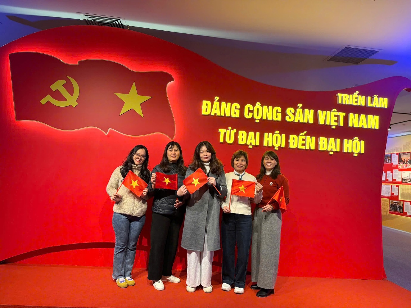 Chi bộ Trường Tiểu học Thanh Xuân Nam tổ chức thành công  sinh hoạt chuyên đề quý I năm 2026:Nâng cao nhận thức và rèn luyện đạo đức của người cán bộ,
đảng viên trong thời kỳ mới"- Ảnh 17.