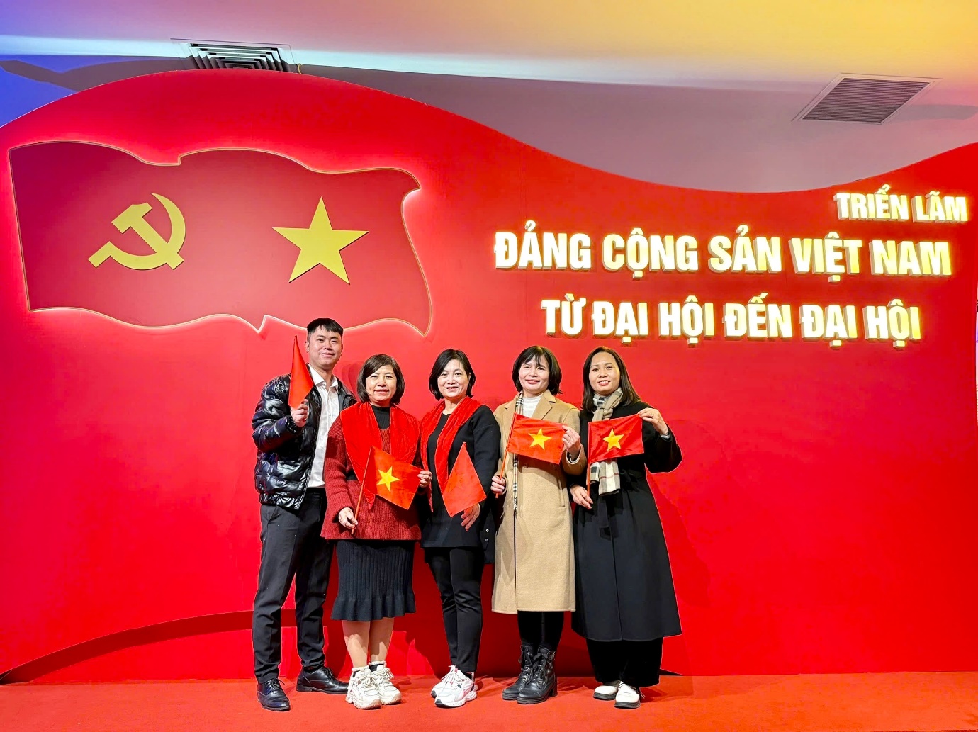 Chi bộ Trường Tiểu học Thanh Xuân Nam tổ chức thành công  sinh hoạt chuyên đề quý I năm 2026:Nâng cao nhận thức và rèn luyện đạo đức của người cán bộ,
đảng viên trong thời kỳ mới"- Ảnh 19.