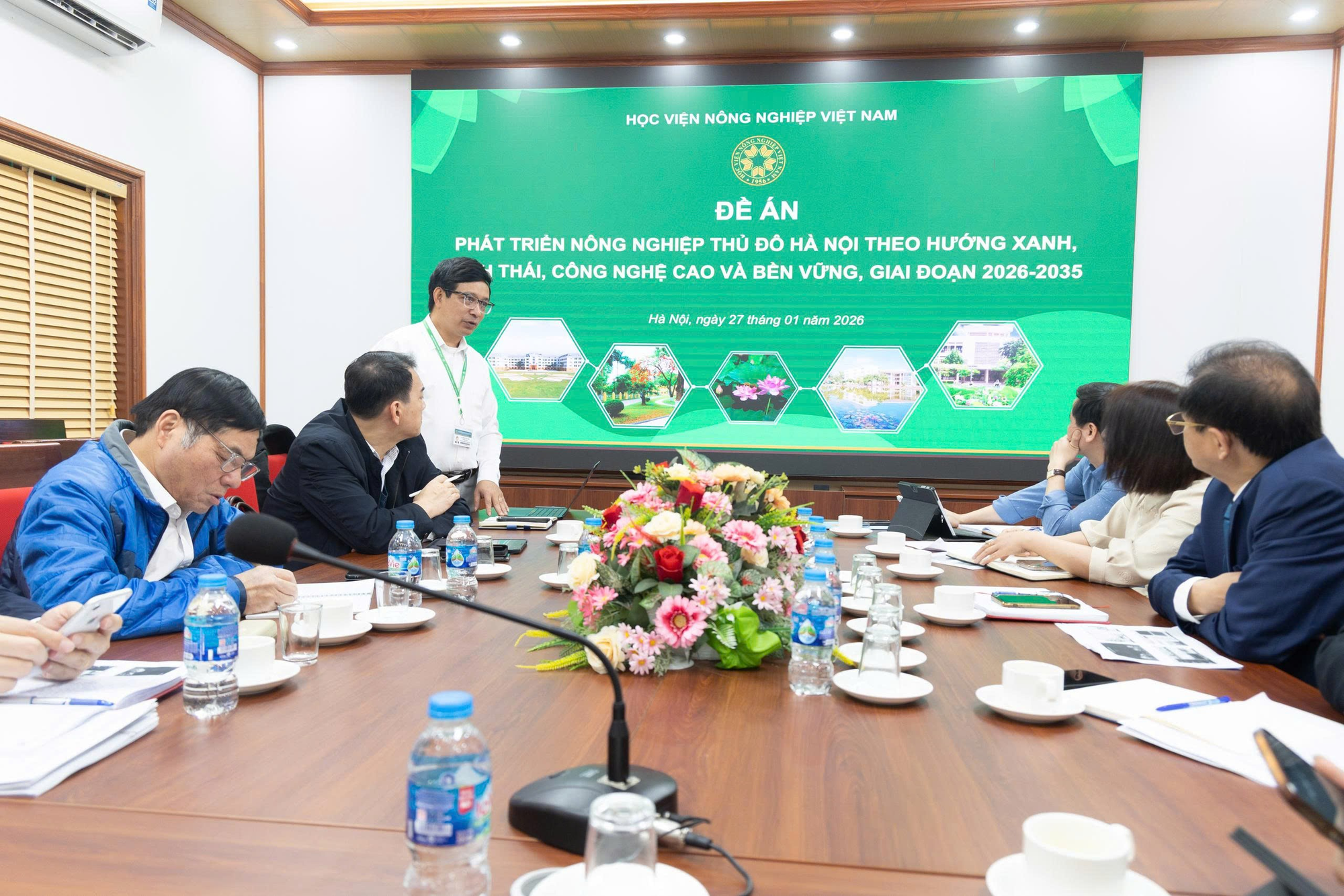 Học viện Nông nghiệp Việt Nam làm việc với UBND xã Ứng Thiên về định hướng hợp tác trong lĩnh vực nông nghiệp và phát triển địa phương- Ảnh 4.