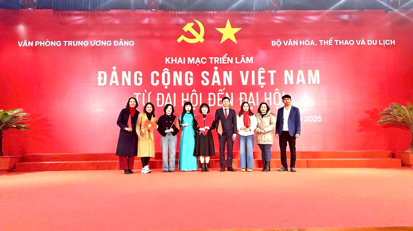 Chi bộ Trường Tiểu học Thanh Xuân Nam tổ chức thành công  sinh hoạt chuyên đề quý I năm 2026:Nâng cao nhận thức và rèn luyện đạo đức của người cán bộ,
đảng viên trong thời kỳ mới"- Ảnh 21.