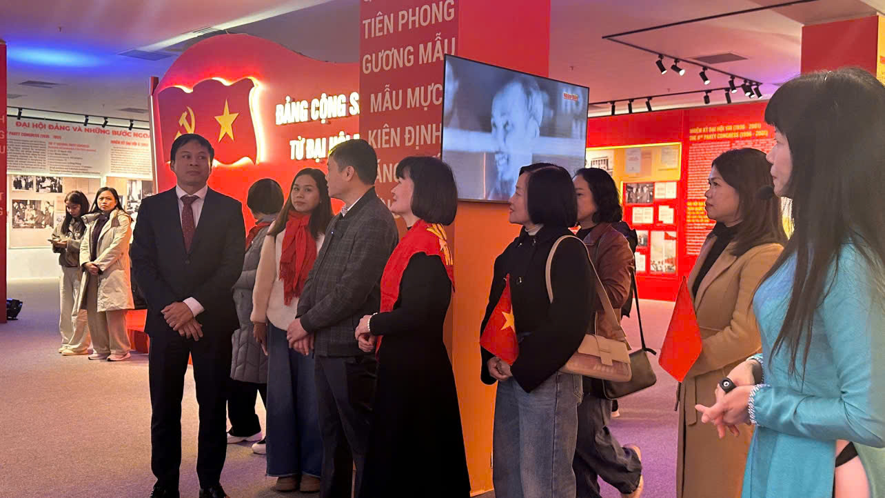 Chi bộ Trường Tiểu học Thanh Xuân Nam tổ chức thành công  sinh hoạt chuyên đề quý I năm 2026:Nâng cao nhận thức và rèn luyện đạo đức của người cán bộ,
đảng viên trong thời kỳ mới"- Ảnh 22.