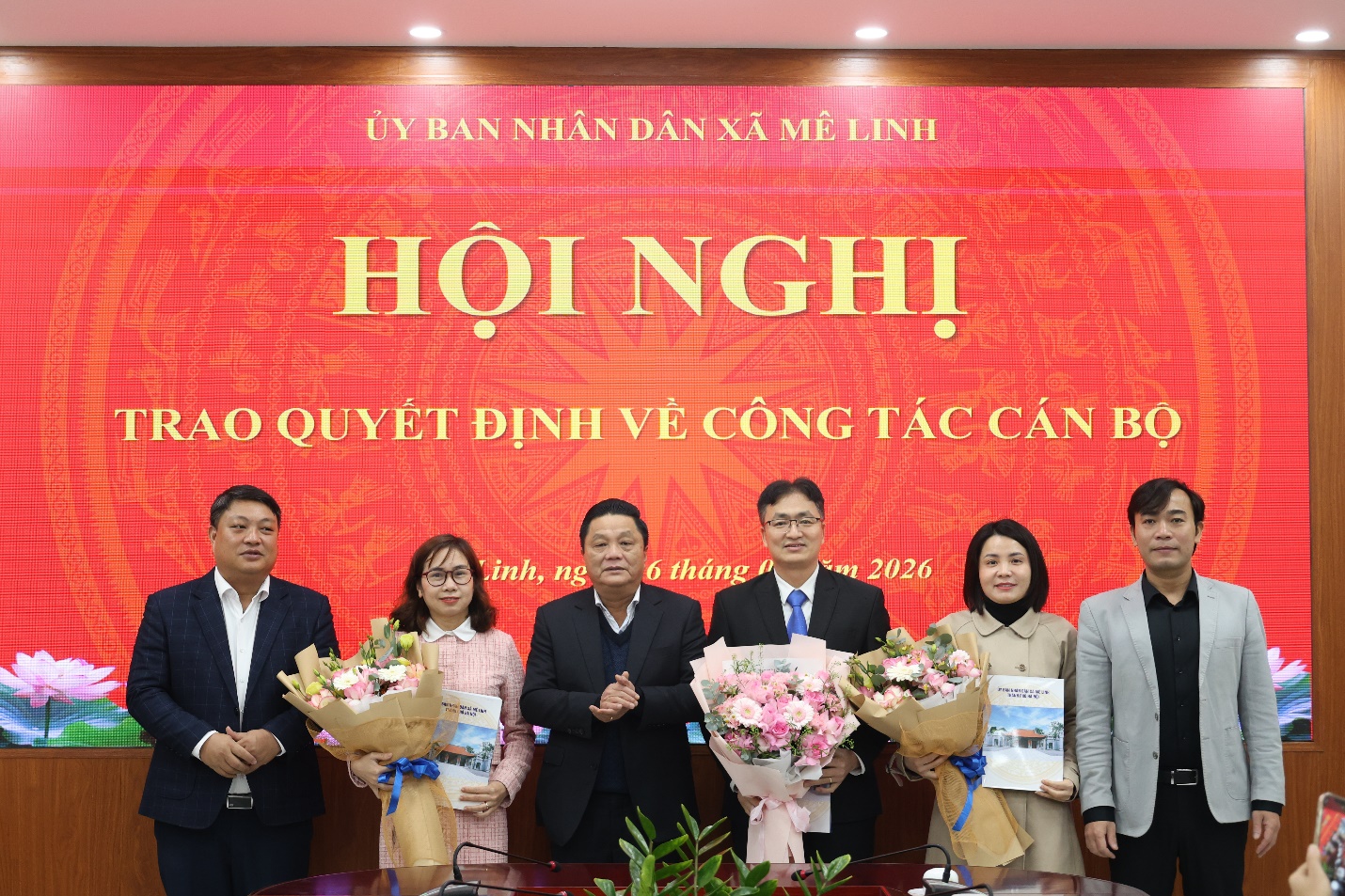 Xã Mê Linh công bố các quyết định về công tác cán bộ- Ảnh 1.