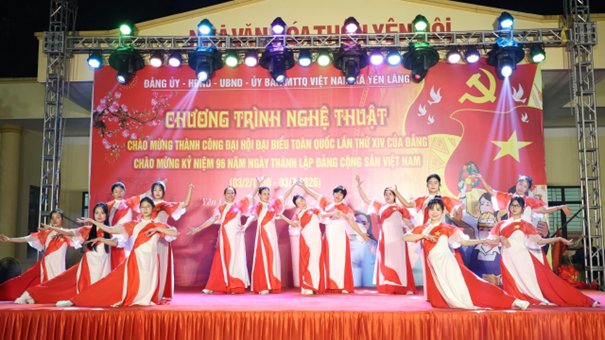 RỘN RÀNG ĐÊM VĂN NGHỆ CHÀO MỪNG THÀNH CÔNG ĐẠI HỘI ĐẠI BIỂU TOÀN QUỐC LẦN THỨ XIV CỦA ĐẢNG VÀ CHÀO MỪNG KỶ NIỆM 96 NĂM NGÀY THÀNH LẬP ĐẢNG CỘNG SẢN VIỆT NAM- Ảnh 2.
