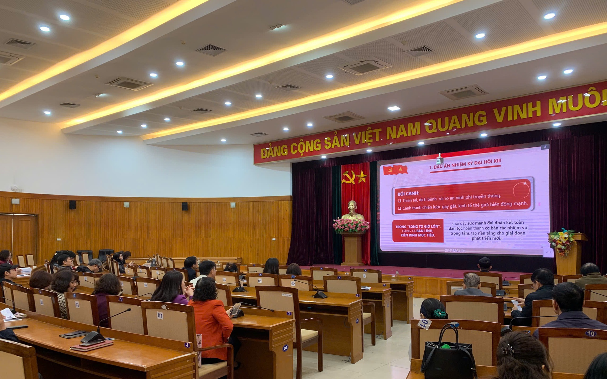 Tiếp sóng hội nghị thông báo nhanh kết quả Đại hội đại biểu toàn quốc lần thứ XIV của Đảng tại điểm cầu phường Việt Hưng