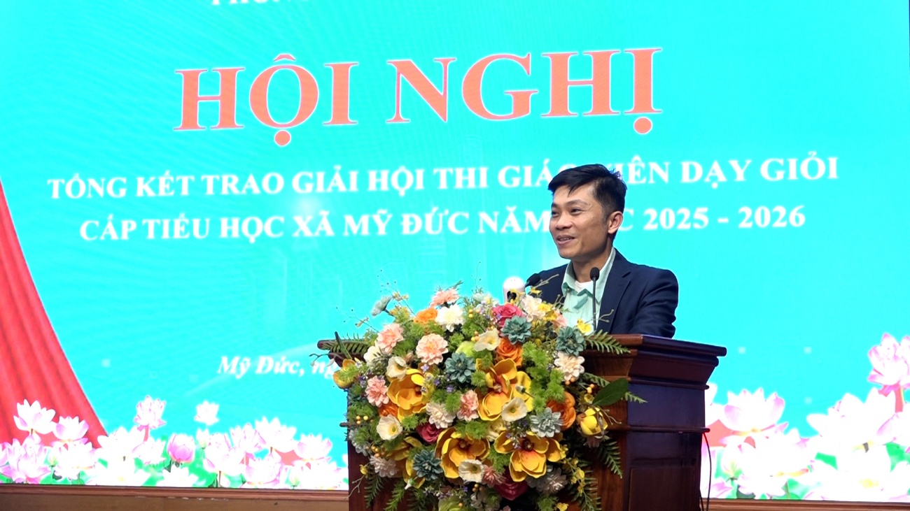 C:\Users\NOVATECHPC\Desktop\BKAVQ 2026\TAP HUAN GIAO VIEN SU DUNG ai\TRAO GIAI HOI THI GIAO VIEN\Sequence 01.00_00_54_19.Still031.jpg