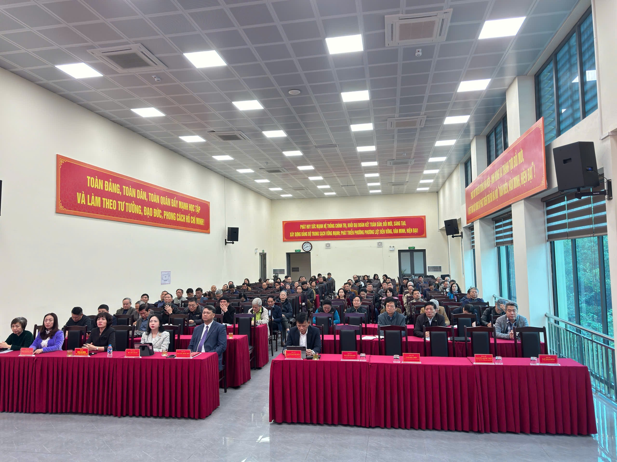 Đảng ủy phường Phương Liệt tổ chức tham dự Hội nghị báo cáo viên Trung ương tháng 1/2026- Ảnh 1.