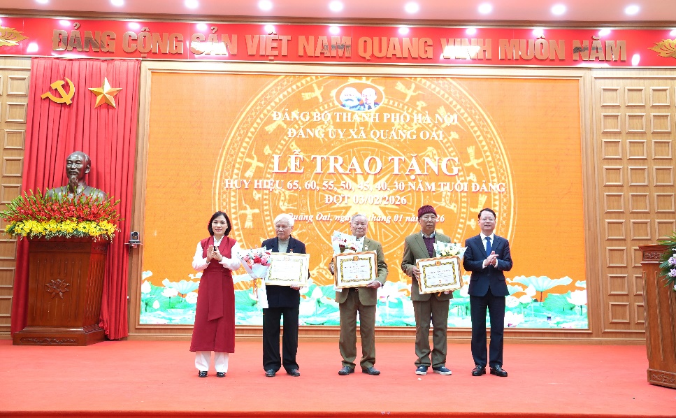 Lễ trao Huy hiệu Đảng đợt 03/02/2026- Ảnh 2.