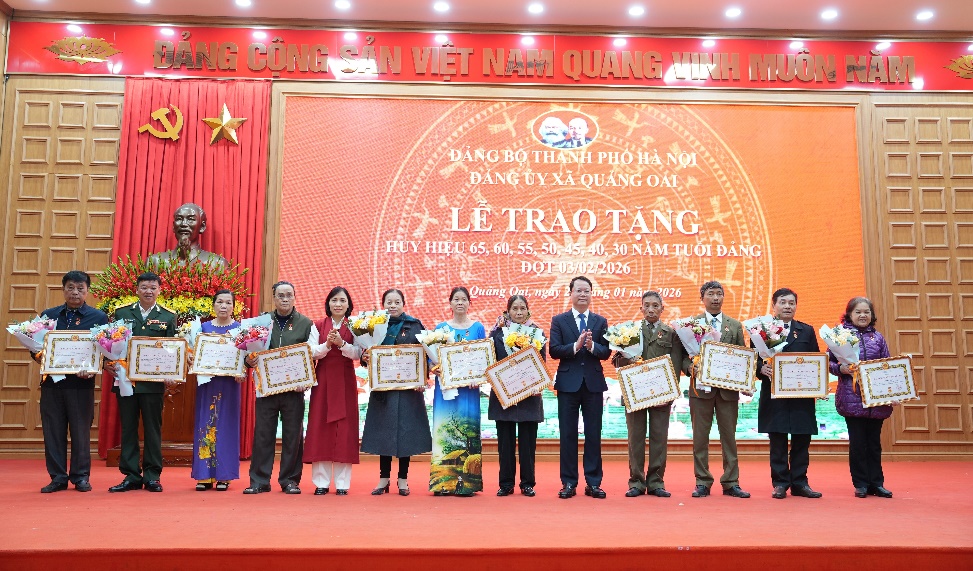 Lễ trao Huy hiệu Đảng đợt 03/02/2026- Ảnh 3.