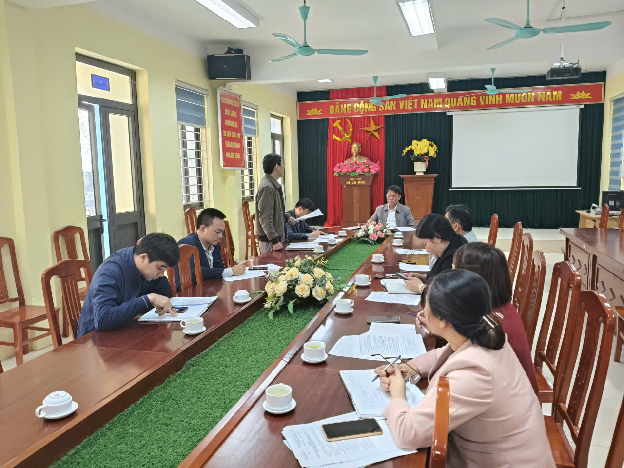 Hội nghị kiểm điểm tiến độ triển khai kế hoạch Tết trồng cây- Ảnh 1.