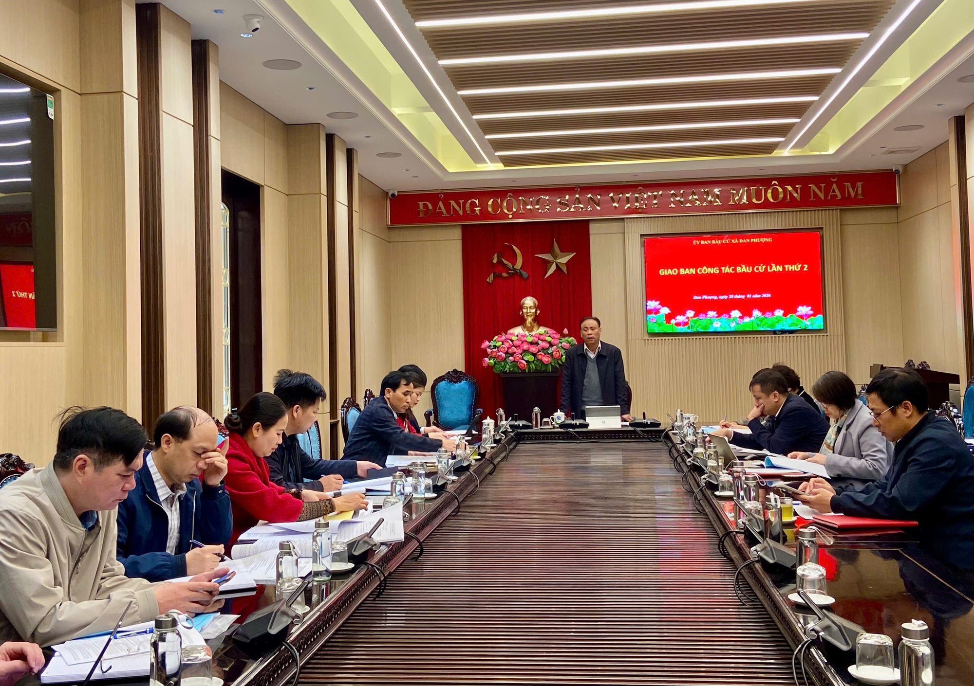 Ủy ban Bầu cử xã giao ban công tác Bầu cử đại biểu Quốc hội khóa XVI và đại biểu HĐND các cấp nhiệm kỳ 2026-2031.- Ảnh 1.