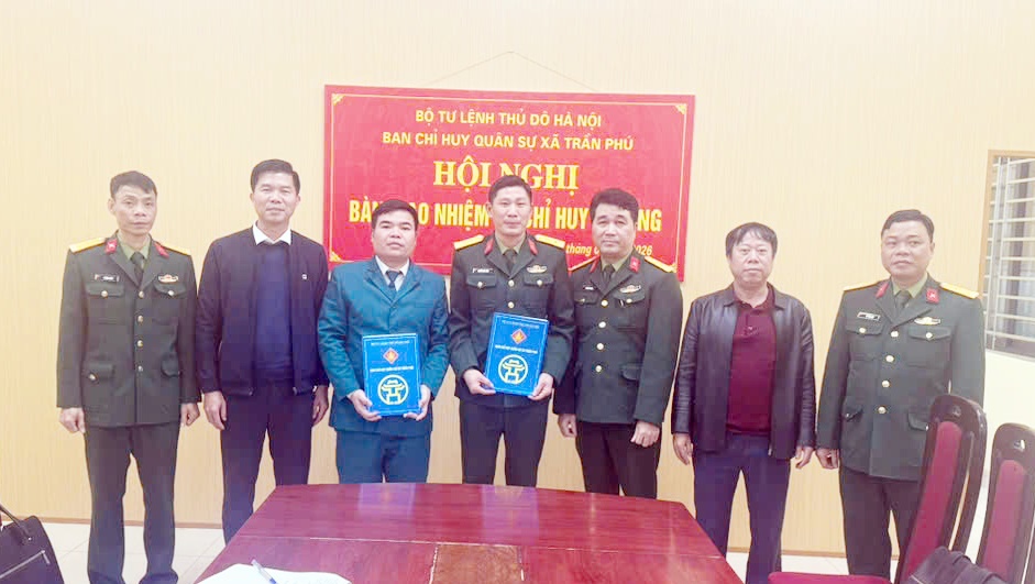 Trần Phú: Tổ chức hội nghị bàn giao nhiệm vụ Chỉ huy trưởng Ban CHQS xã- Ảnh 1.