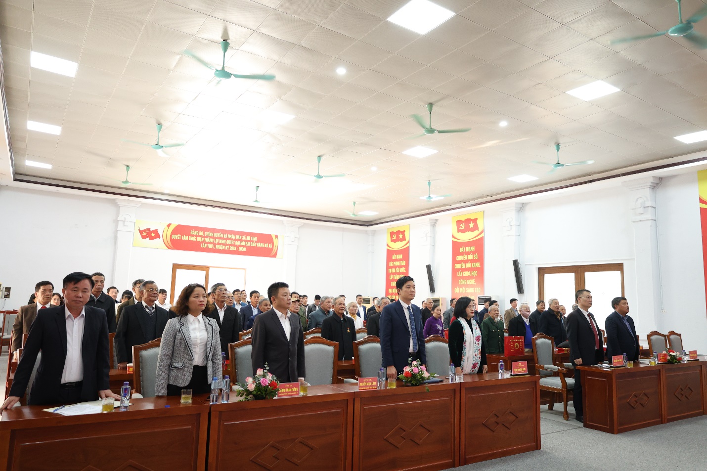 Xã Mê Linh trao tặng Huy hiệu Đảng đợt 03/02/2026- Ảnh 1.