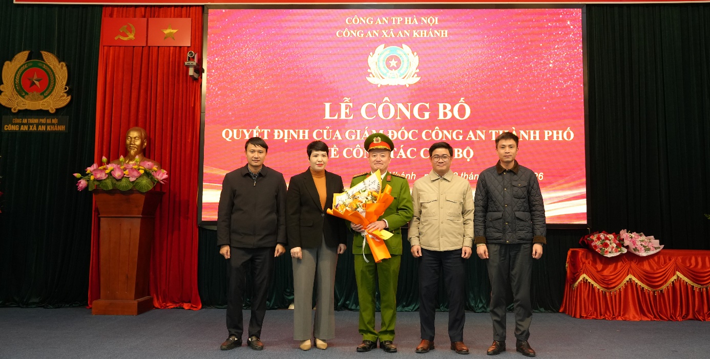 A group of people standing on a stage  AI-generated content may be incorrect.