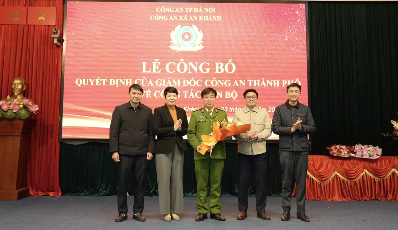 A group of people standing on a stage  AI-generated content may be incorrect.