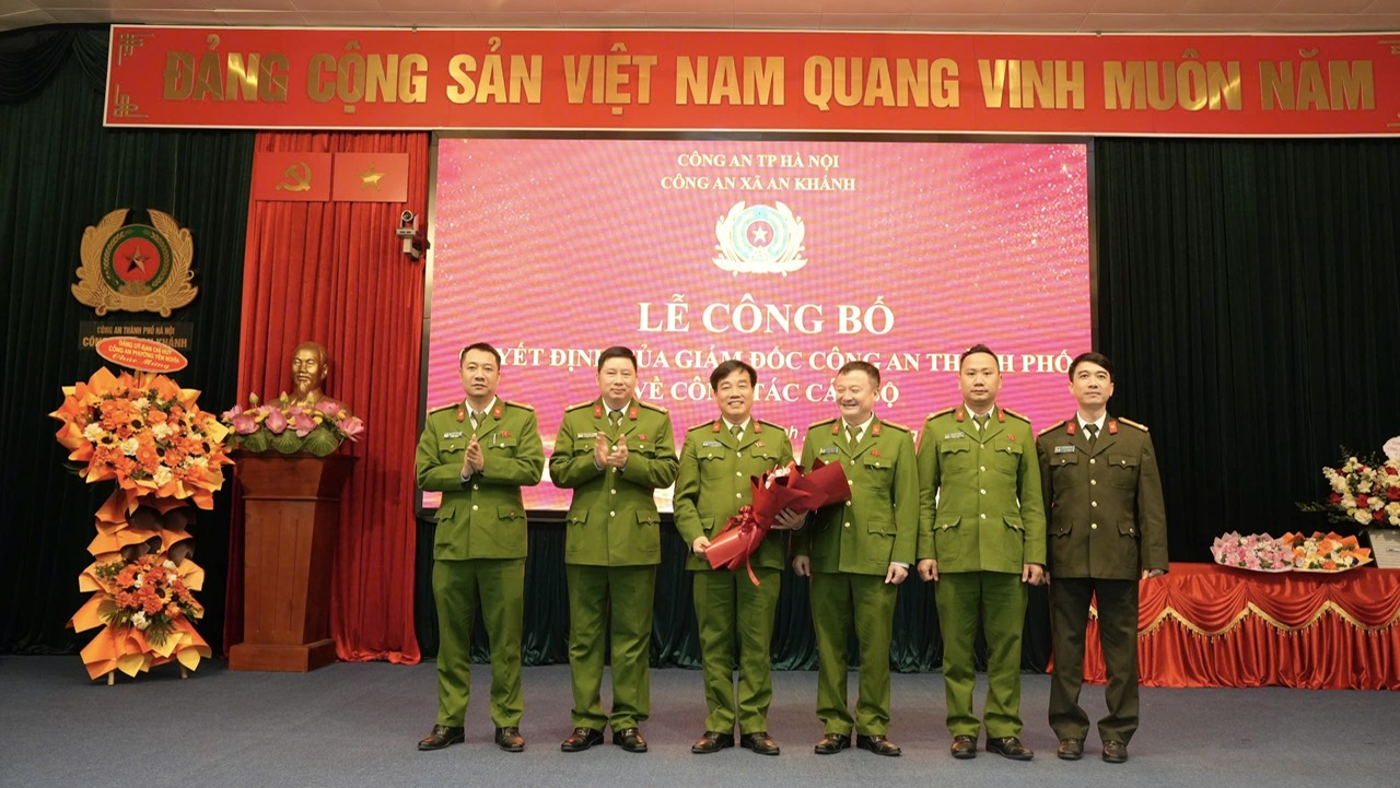 A group of people in military uniforms  AI-generated content may be incorrect.