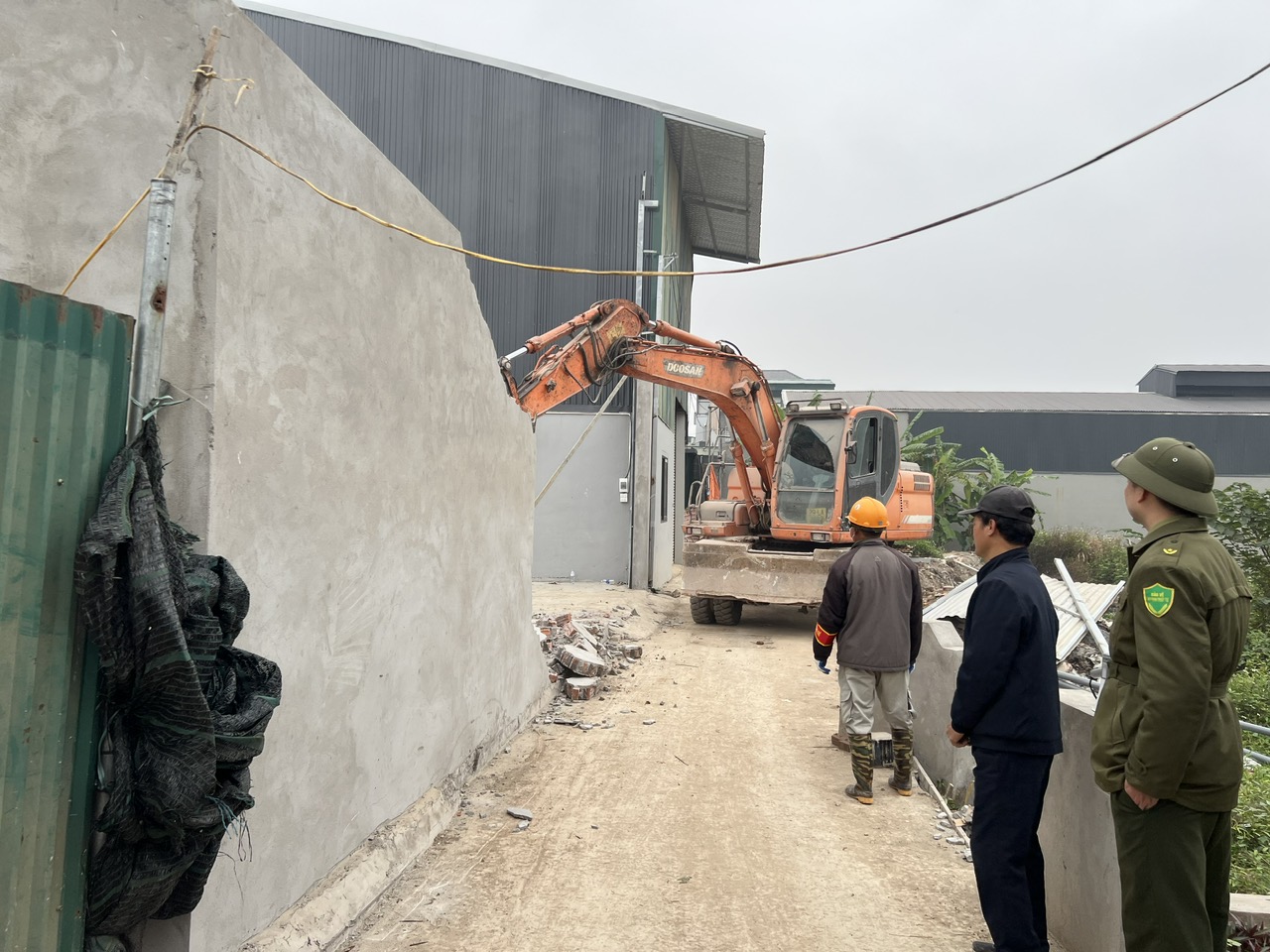 A group of people standing next to a building  AI-generated content may be incorrect.