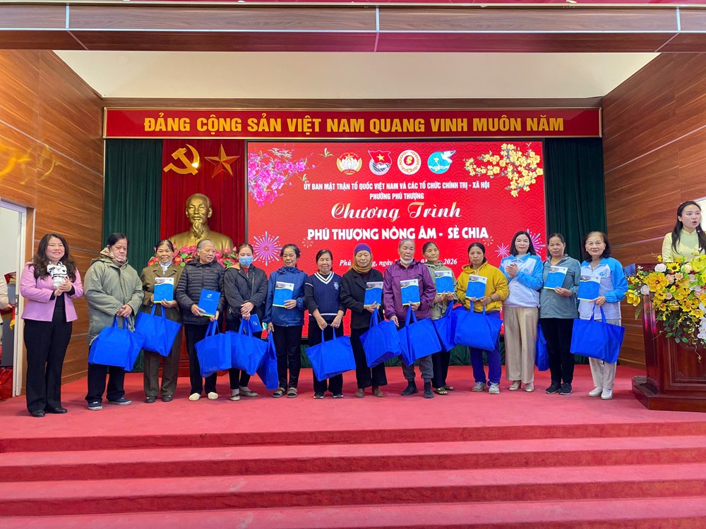 Phường Phú Thượng trao tặng quà Tết Nguyên đán Bính Ngọ năm 2026- Ảnh 5.