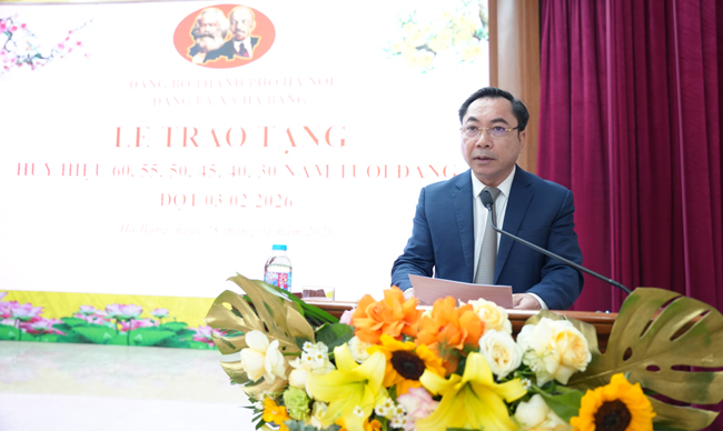 Xã Hạ Bằng: Trao tặng Huy hiệu Đảng đợt 3/2 cho 31 đảng viên- Ảnh 7.