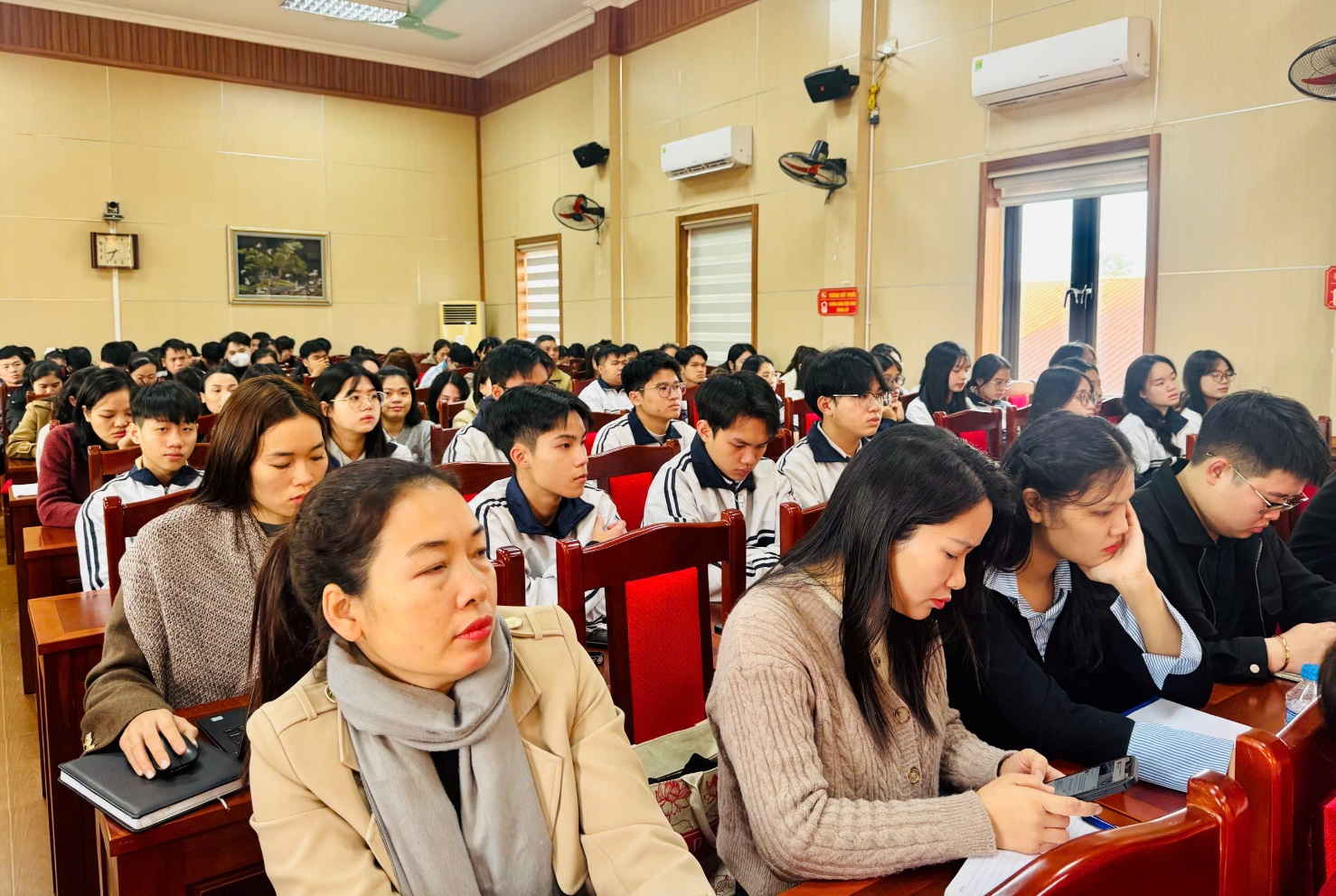 Đảng uỷ xã Hoài Đức tổ chức lớp bồi dưỡng nhận thức về Đảng đợt 1 năm 2026- Ảnh 5.