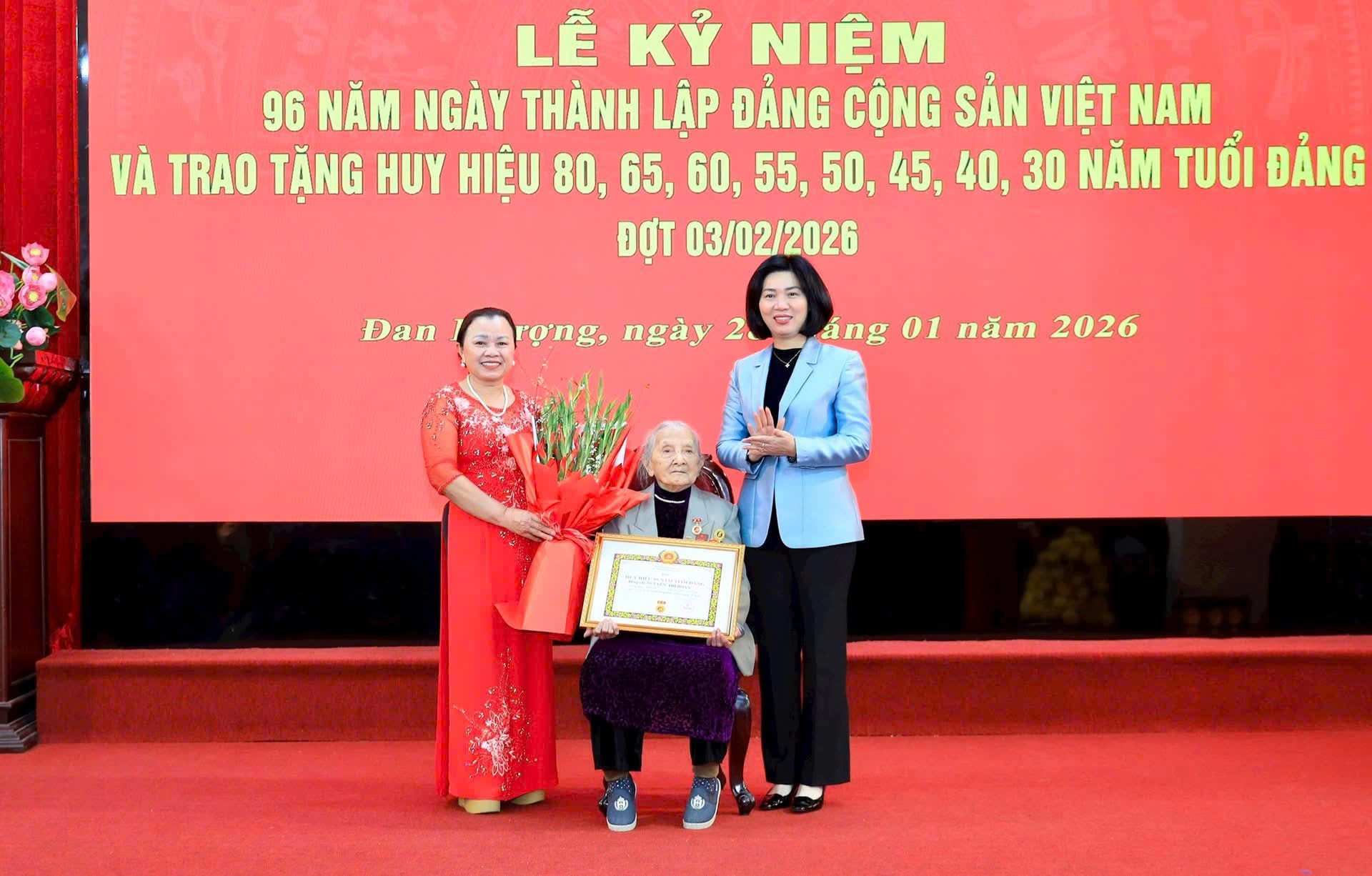 Lễ kỷ niệm 96 năm Ngày thành lập Đảng Cộng sản Việt Nam (3/2/1930 - 3/2/2026) và trao tặng Huy hiệu đợt 3/2- Ảnh 1.