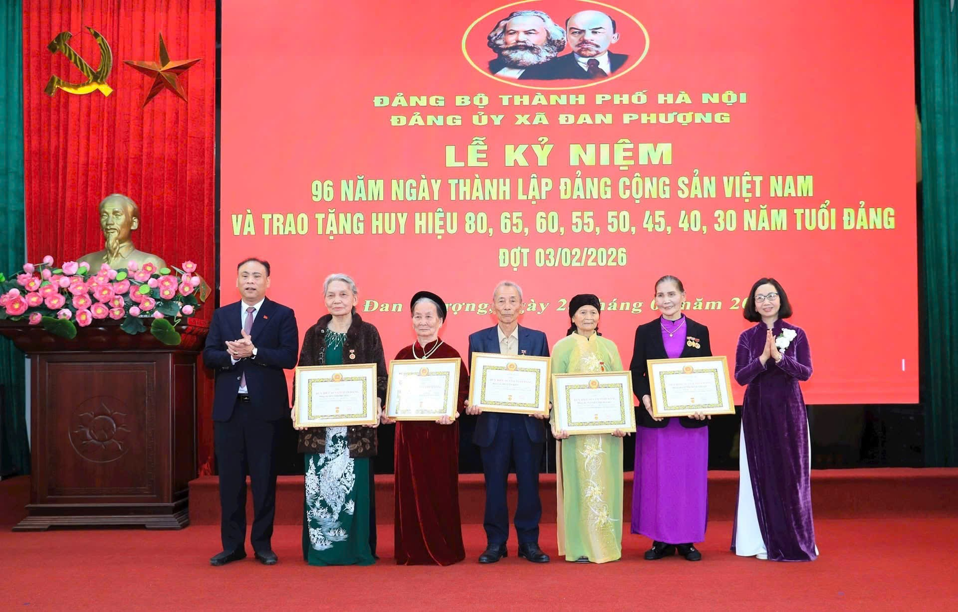 Lễ kỷ niệm 96 năm Ngày thành lập Đảng Cộng sản Việt Nam (3/2/1930 - 3/2/2026) và trao tặng Huy hiệu đợt 3/2- Ảnh 3.