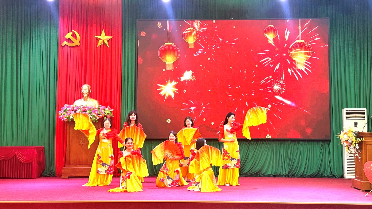 Hồng Sơn gặp mặt lãnh đạo BTV huyện Mỹ Đức (cũ); Đại tá Quân đội, Công an nhân dân đã nghỉ hưu, đảng viên 60 năm tuổi Đảng trở lên và các đồng chí nguyên Bí thư, Chủ tịch HĐND, UBND 6 xã cũ nhân dịp Tết Bính Ngọ 2026- Ảnh 2.