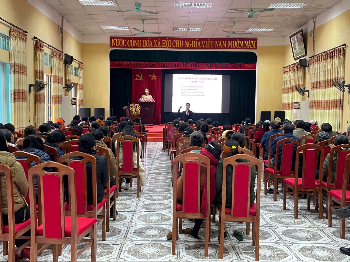 Xã Hồng Sơn tổ chức 03 lớp tập huấn kỹ thuật canh tác và phòng trừ sâu bệnh hại lúa vụ Xuân 2026 cho nông dân- Ảnh 3.