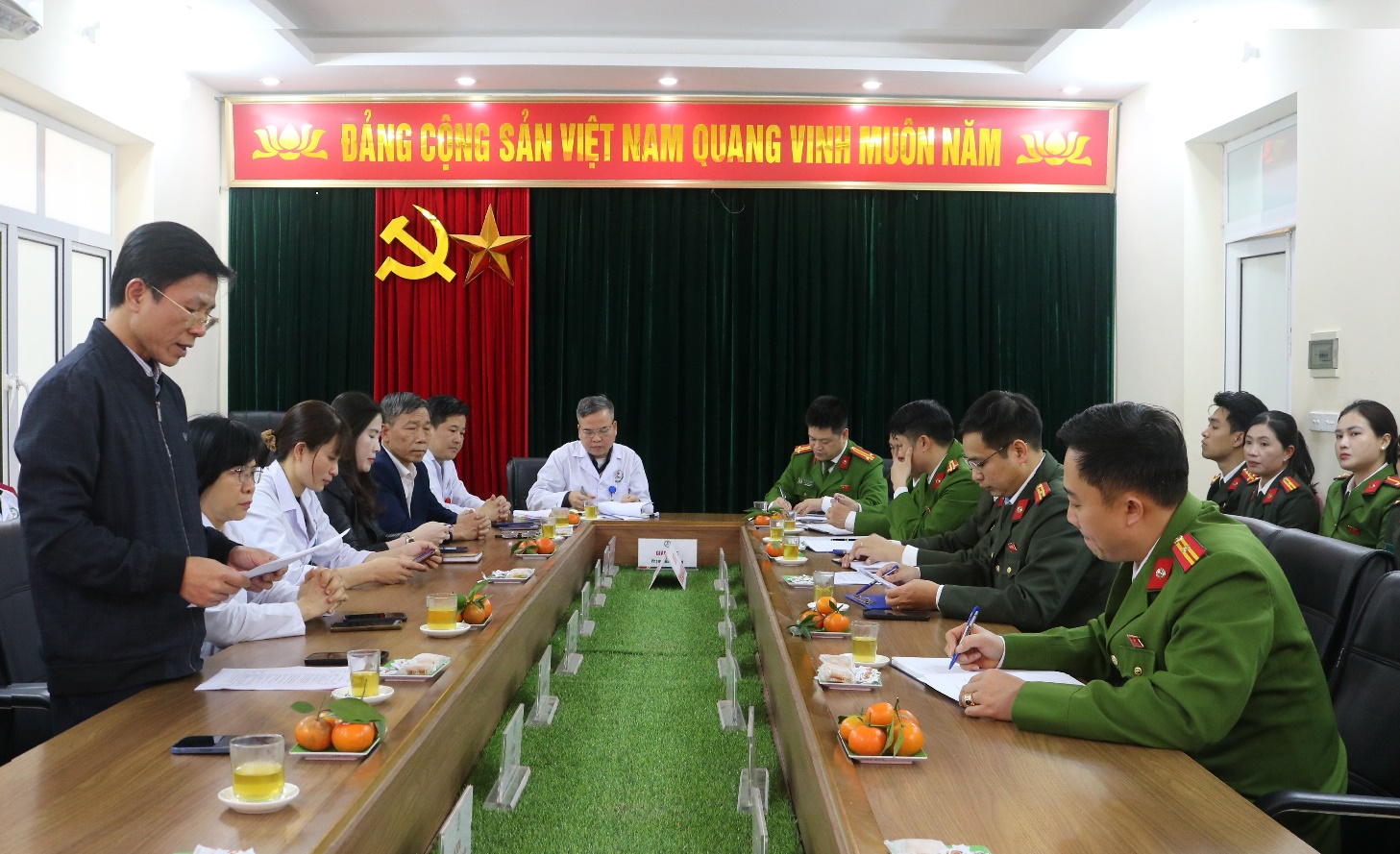 BVĐK MỸ ĐỨC VÀ CÔNG AN XÃ MỸ ĐỨC: KÝ KẾT QUY CHẾ PHỐI HỢP XÂY DỰNG MÔI TRƯỜNG Y TẾ AN TOÀN, THÂN THIỆN- Ảnh 1.