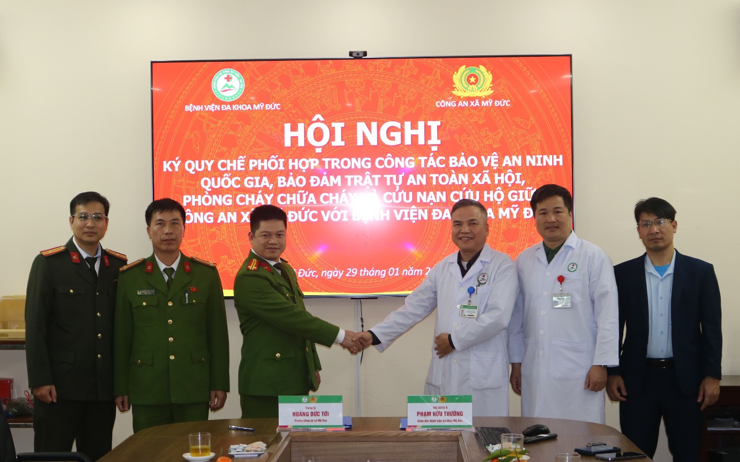 BVĐK MỸ ĐỨC VÀ CÔNG AN XÃ MỸ ĐỨC: KÝ KẾT QUY CHẾ PHỐI HỢP XÂY DỰNG MÔI TRƯỜNG Y TẾ AN TOÀN, THÂN THIỆN