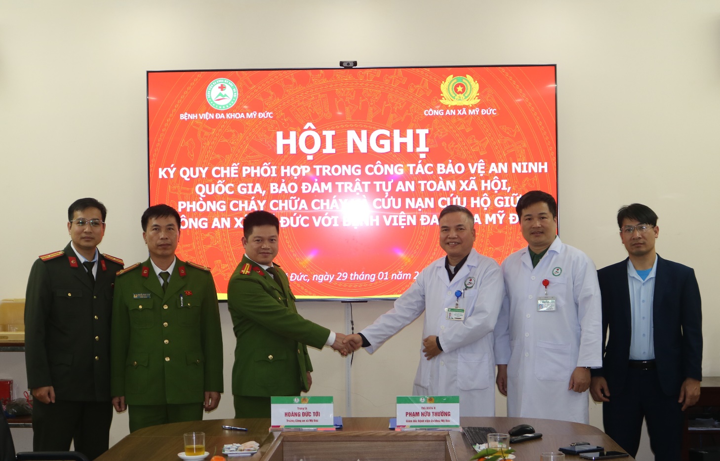 BVĐK MỸ ĐỨC VÀ CÔNG AN XÃ MỸ ĐỨC: KÝ KẾT QUY CHẾ PHỐI HỢP XÂY DỰNG MÔI TRƯỜNG Y TẾ AN TOÀN, THÂN THIỆN- Ảnh 7.