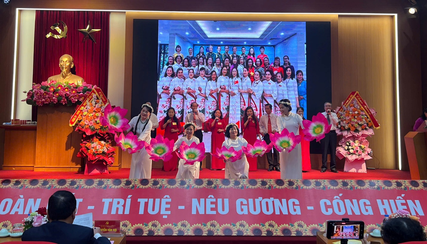 Đại hội đại biểu Hội Cựu giáo chức xã Gia Lâm lần thứ nhất, nhiệm kỳ 2025 – 2030- Ảnh 4.