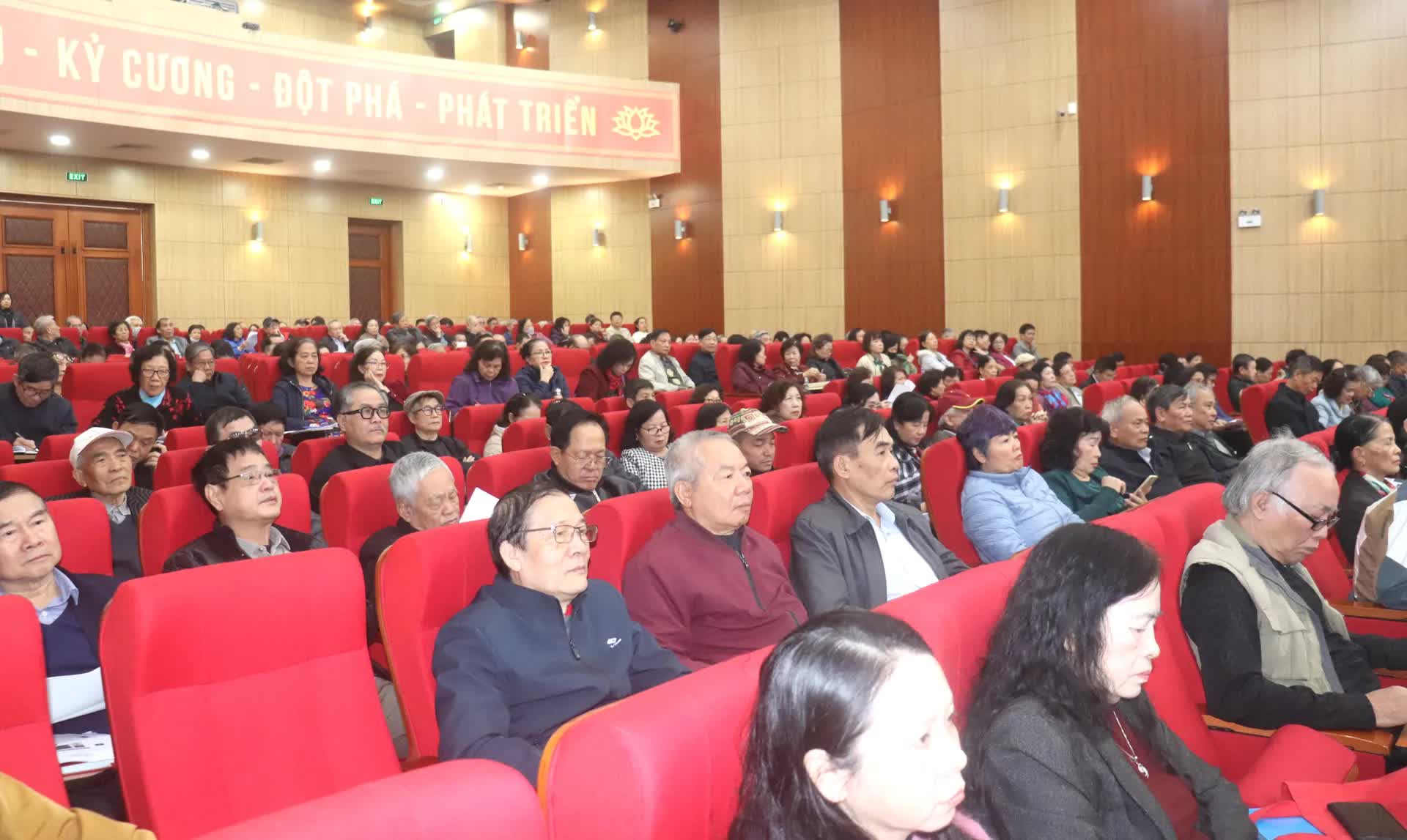 Phường Bạch Mai: tập huấn nghiệp vụ về công tác bầu cử tới 100% cán bộ làm công tác bầu cử- Ảnh 2.