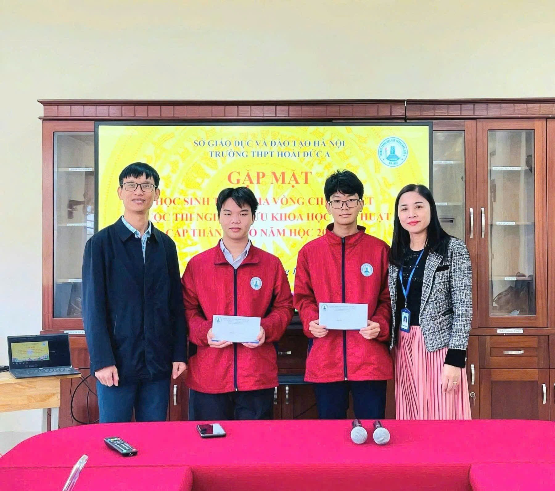 Trường THPT Hoài Đức A xuất sắc đat giải Nhì cuộc thi Khoa học kỹ thuật cấp Thành phố năm học 2025-2026- Ảnh 1.