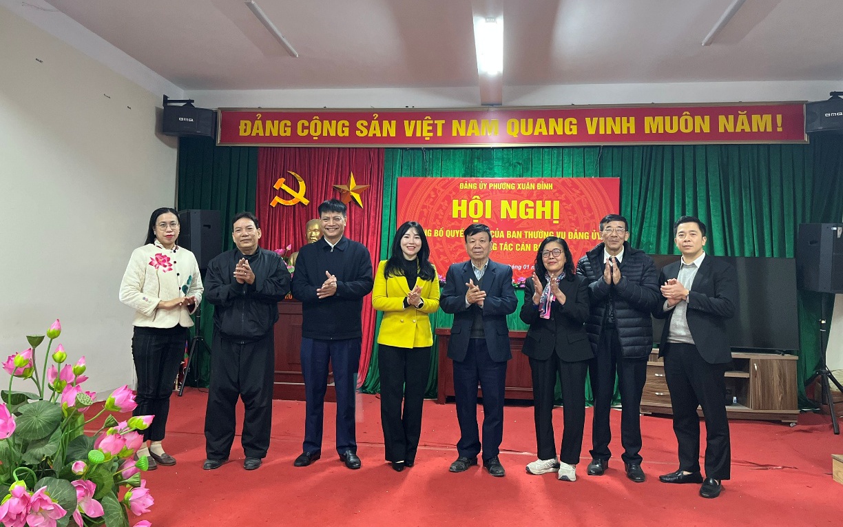 Phường Xuân Đỉnh công bố Quyết định của Ban Thường vụ về công tác cán bộ