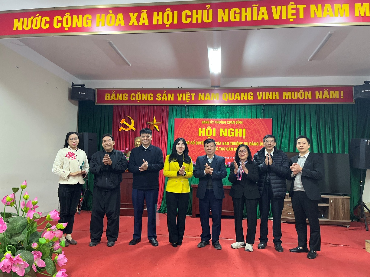 Phường Xuân Đỉnh công bố Quyết định của Ban Thường vụ về công tác cán bộ- Ảnh 1.