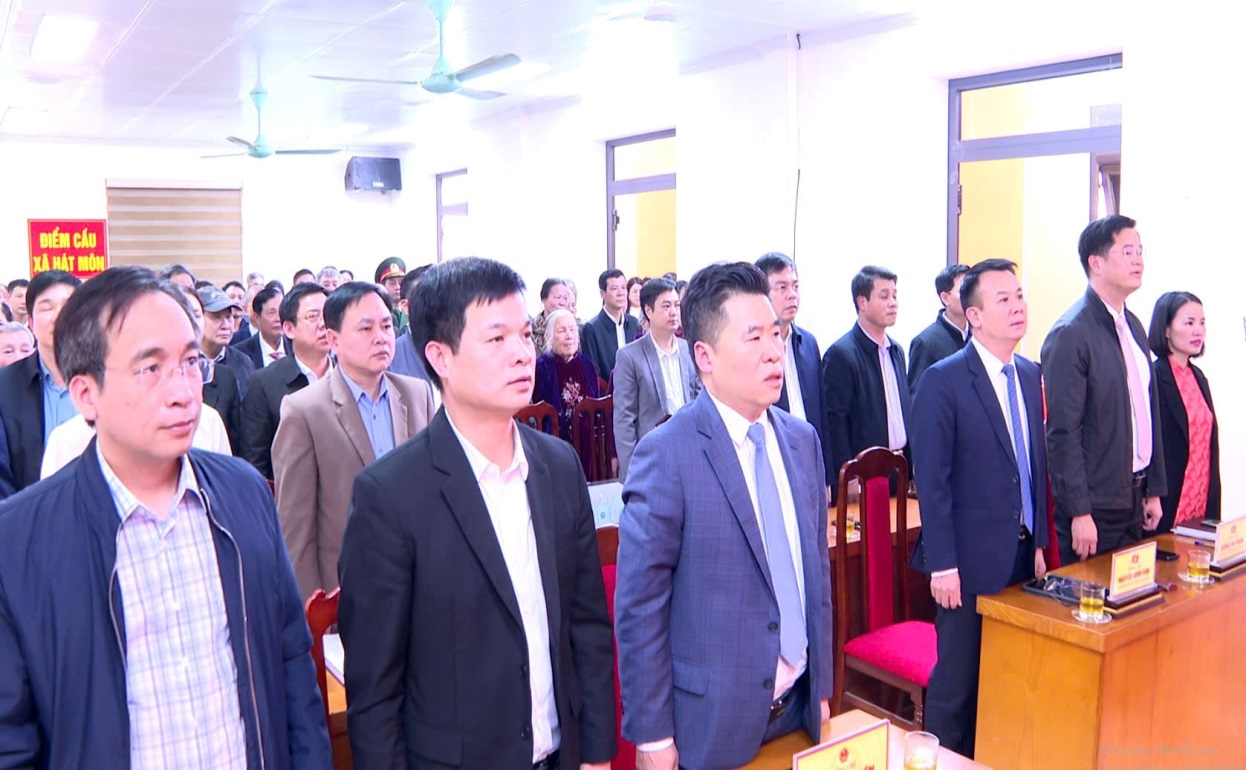 Đảng bộ xã Hát Môn tổ chức Lễ trao tặng Huy hiệu Đảng đợt 3/2/2026- Ảnh 1.