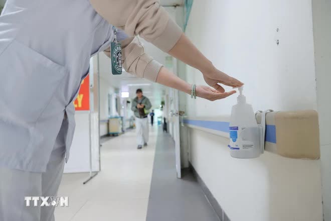 Những biểu hiện của người mắc virus Nipah - Ảnh 1.