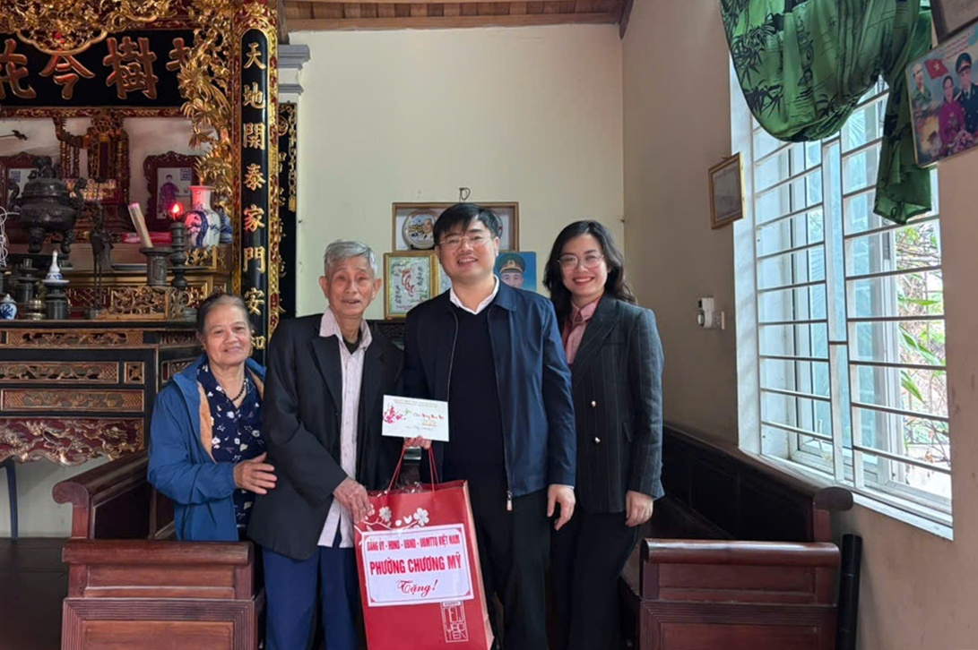 Phường Chương Mỹ đã tổ chức nhiều Đoàn thăm, tặng quà người cao tuổi tròn 100 tuổi, người có công với cách mạng và thân nhân liệt sĩ trên địa bàn- Ảnh 4.