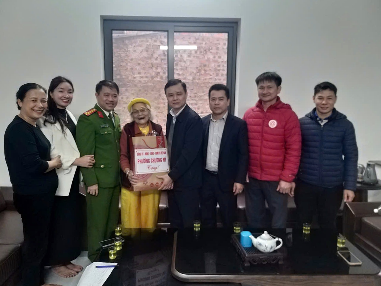 Phường Chương Mỹ đã tổ chức nhiều Đoàn thăm, tặng quà người cao tuổi tròn 100 tuổi, người có công với cách mạng và thân nhân liệt sĩ trên địa bàn- Ảnh 5.