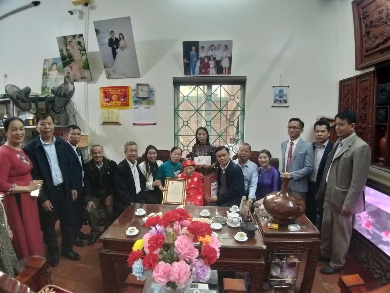 Phường Chương Mỹ đã tổ chức nhiều Đoàn thăm, tặng quà người cao tuổi tròn 100 tuổi, người có công với cách mạng và thân nhân liệt sĩ trên địa bàn- Ảnh 6.