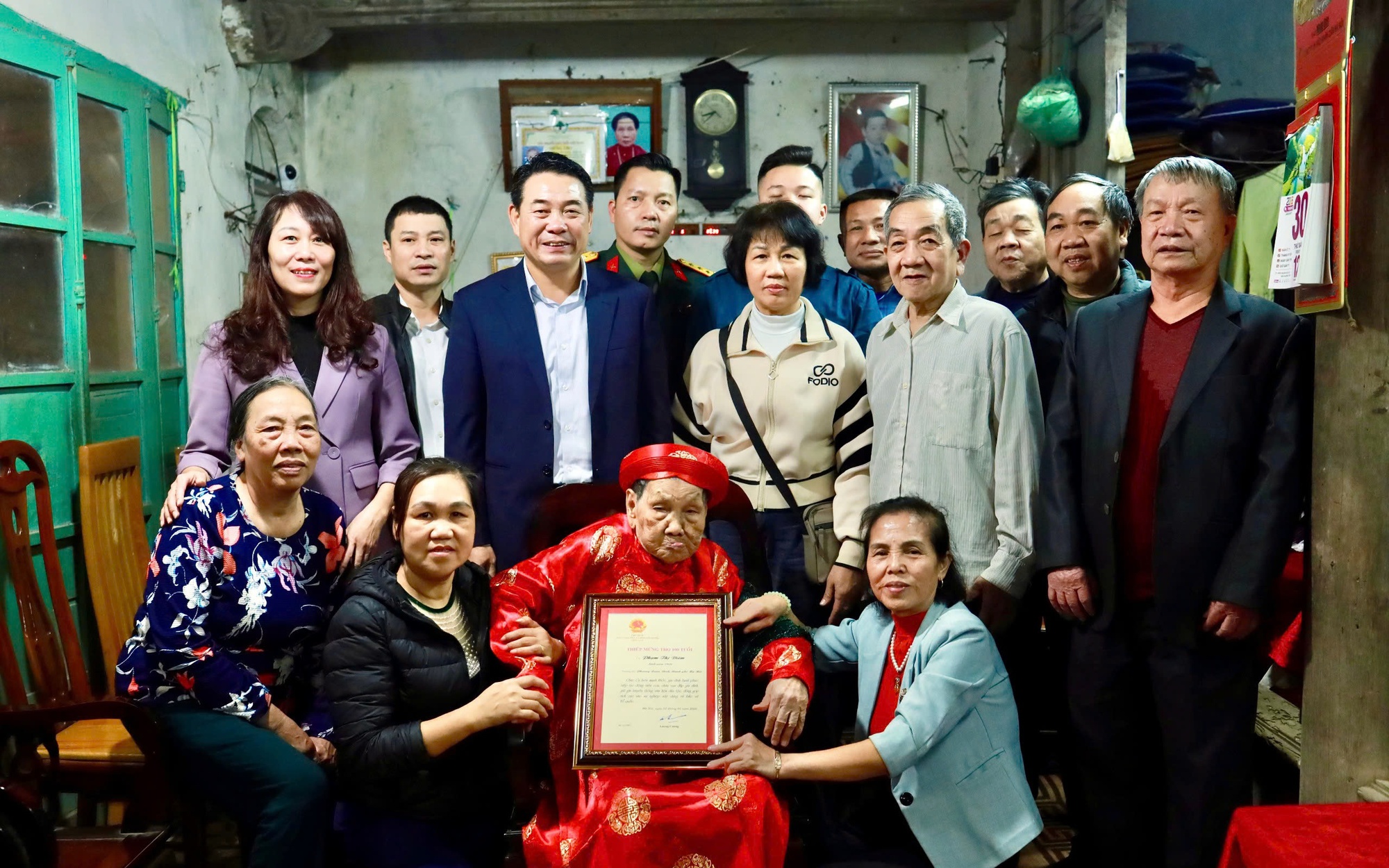 Phường Xuân Đỉnh: Thăm, tặng quà Tết người có công, người có hoàn cảnh khó khăn