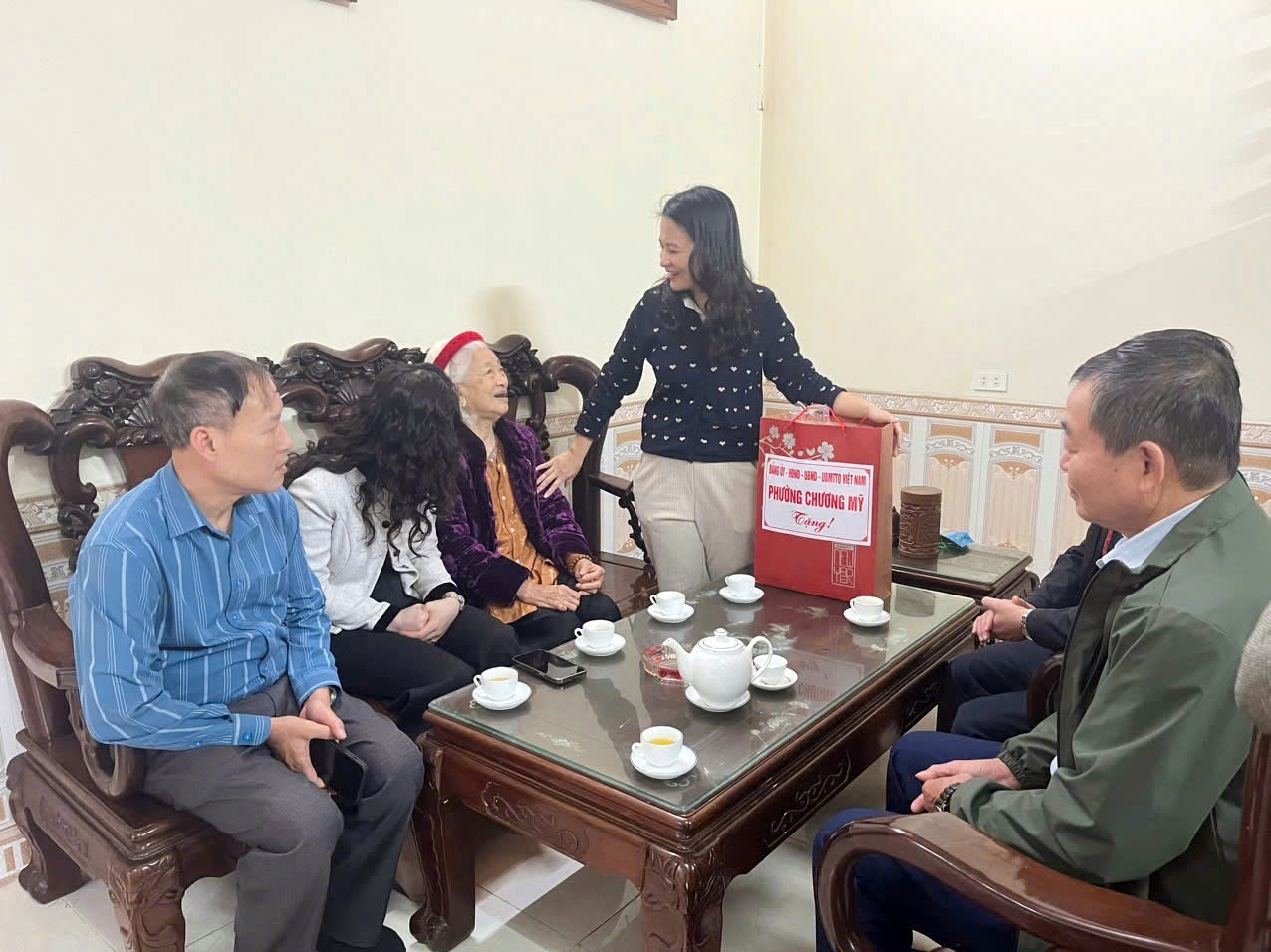 Phường Chương Mỹ đã tổ chức nhiều Đoàn thăm, tặng quà người cao tuổi tròn 100 tuổi, người có công với cách mạng và thân nhân liệt sĩ trên địa bàn- Ảnh 7.