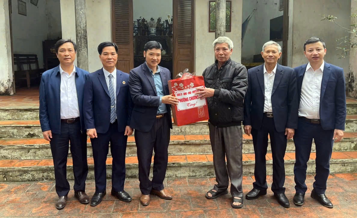 Phường Chương Mỹ đã tổ chức nhiều Đoàn thăm, tặng quà người cao tuổi tròn 100 tuổi, người có công với cách mạng và thân nhân liệt sĩ trên địa bàn- Ảnh 10.