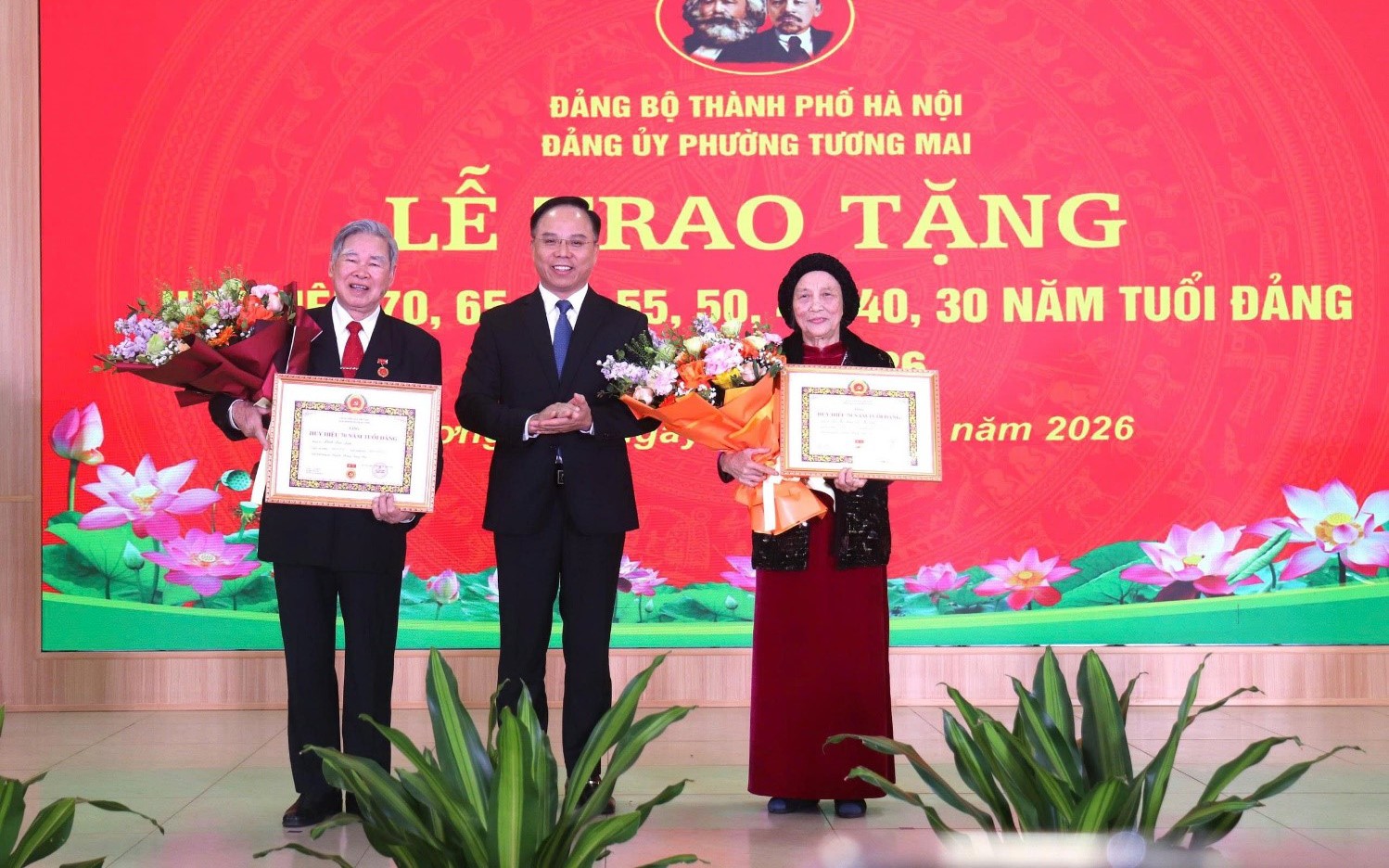 TIN PHÓNG SỰ 
ĐẢNG UỶ PHƯỜNG TƯƠNG MAI TỔ CHỨC LỄ TRAO TẶNG HUY HIỆU 70,65,60,55,50,45,40,30 NĂM TUỔI ĐẢNG ĐỢT 3/2/2026