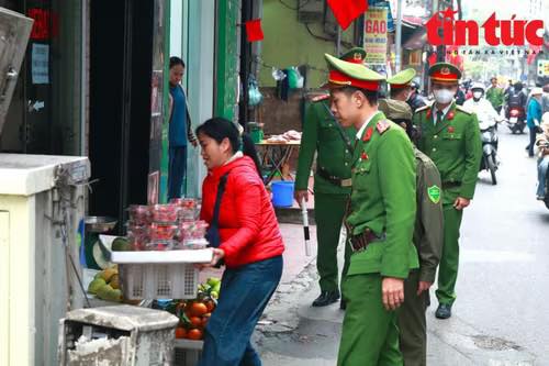 HÀ NỘI GIẢI TỎA CHỢ CÓC, XÓA CẢNH LẤN ĐƯỜNG, CHIẾM PHỐ - Ảnh 5.