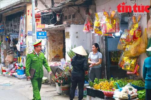 HÀ NỘI GIẢI TỎA CHỢ CÓC, XÓA CẢNH LẤN ĐƯỜNG, CHIẾM PHỐ - Ảnh 4.