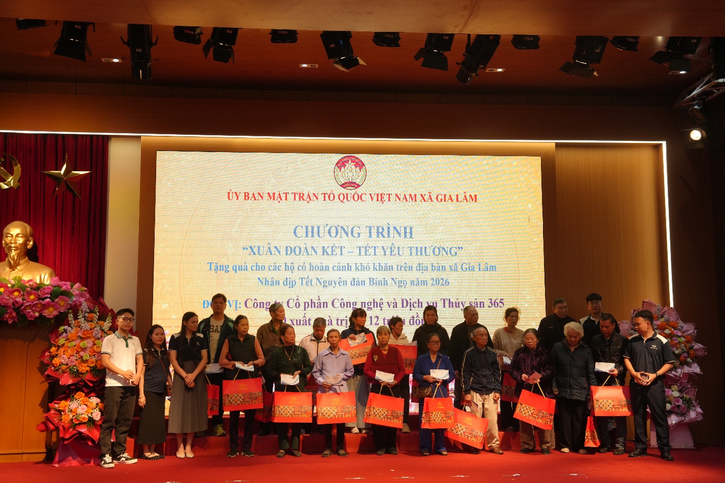 Ủy ban MTTQ xã Gia Lâm tổ chức chương trình tặng quà Tết “Xuân đoàn kết – Tết yêu thương”- Ảnh 11.