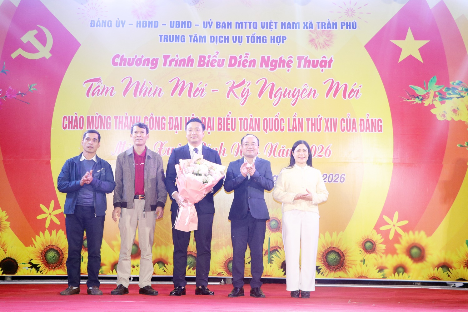 Trần Phú: tổ chức thành công chương trình nghệ thuật “Tầm nhìn mới, Kỷ nguyên mới”- Ảnh 1.