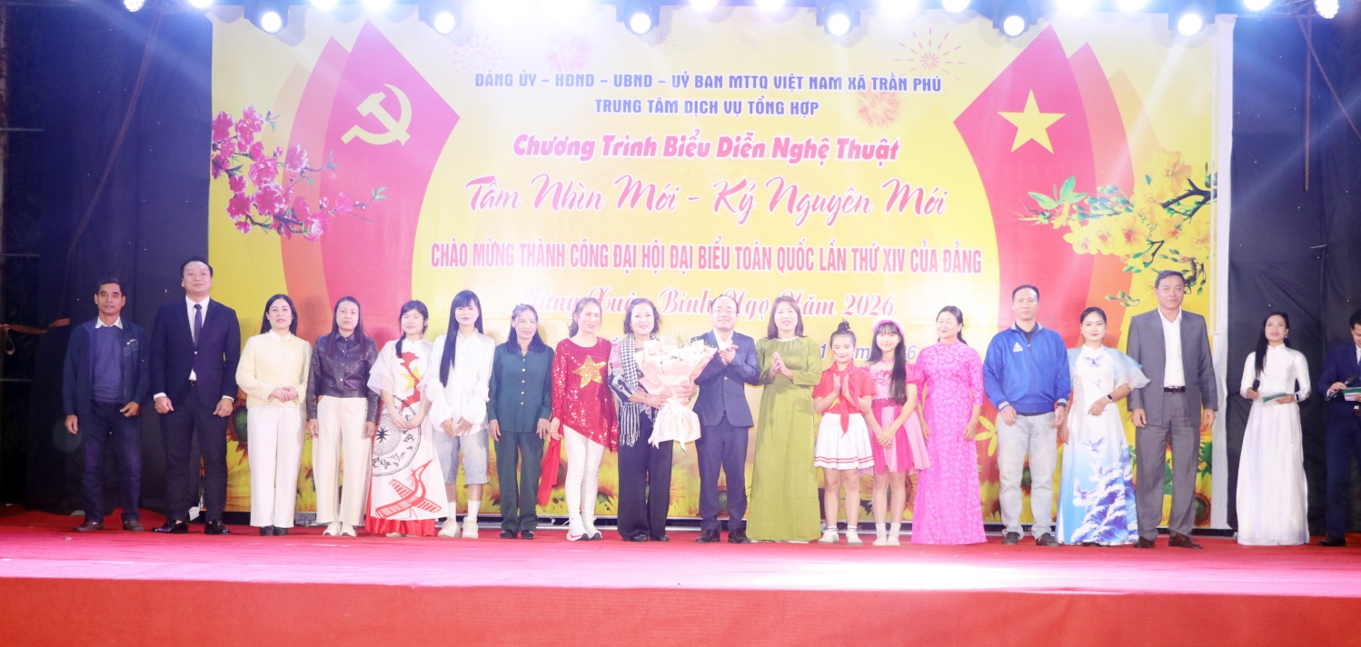 Trần Phú: tổ chức thành công chương trình nghệ thuật “Tầm nhìn mới, Kỷ nguyên mới”- Ảnh 2.